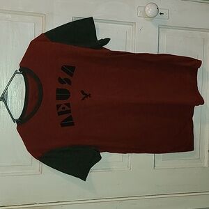 American Eagle Outfitters Red and Black Short Sleeve Tee